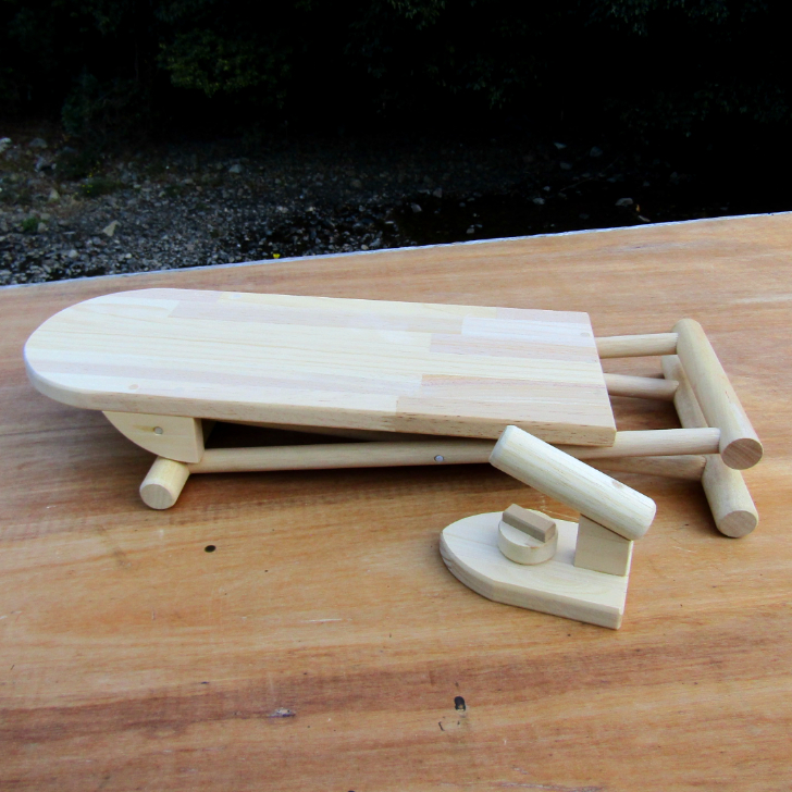 手作り木製 ままごとアイロン台(おまけにアイロン付)・送料込み・ - 画像 (5)