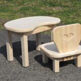 手作り木製の椅子と机の置物 手作り木製 お子様用、机・いすセットVer.2 「Lサイズ」 | sosion夢工場