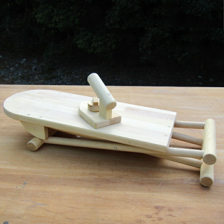 手作り木製 ままごとアイロン台(おまけにアイロン付)・送料込み・ - 画像 (3)