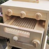 手作り　木製ままごとレンジ　ＣＶＲ　魚焼きグリル・２口コンロ、レンジ(くるくる回せるターンテーブル付き）(完成品です！） - 画像 (3)