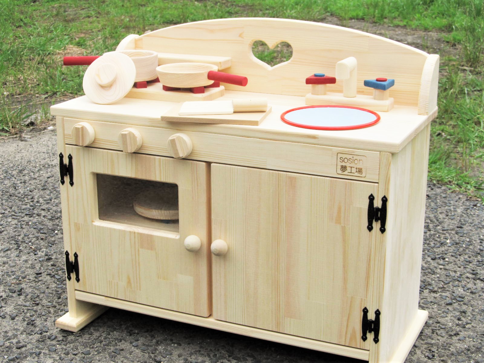 手作り木製ままごとフルキッチン DHK 「吉野の桧製フライパンとお鍋つき！」 | sosion夢工場