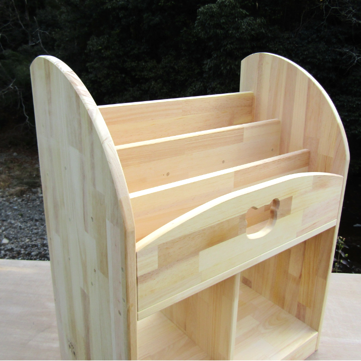 手作り木製 絵本棚(完成品です)幅60cm ・送料込・組み立て不要 保育園 幼稚園 収納 見せる収納 インテリア - 画像 (3)