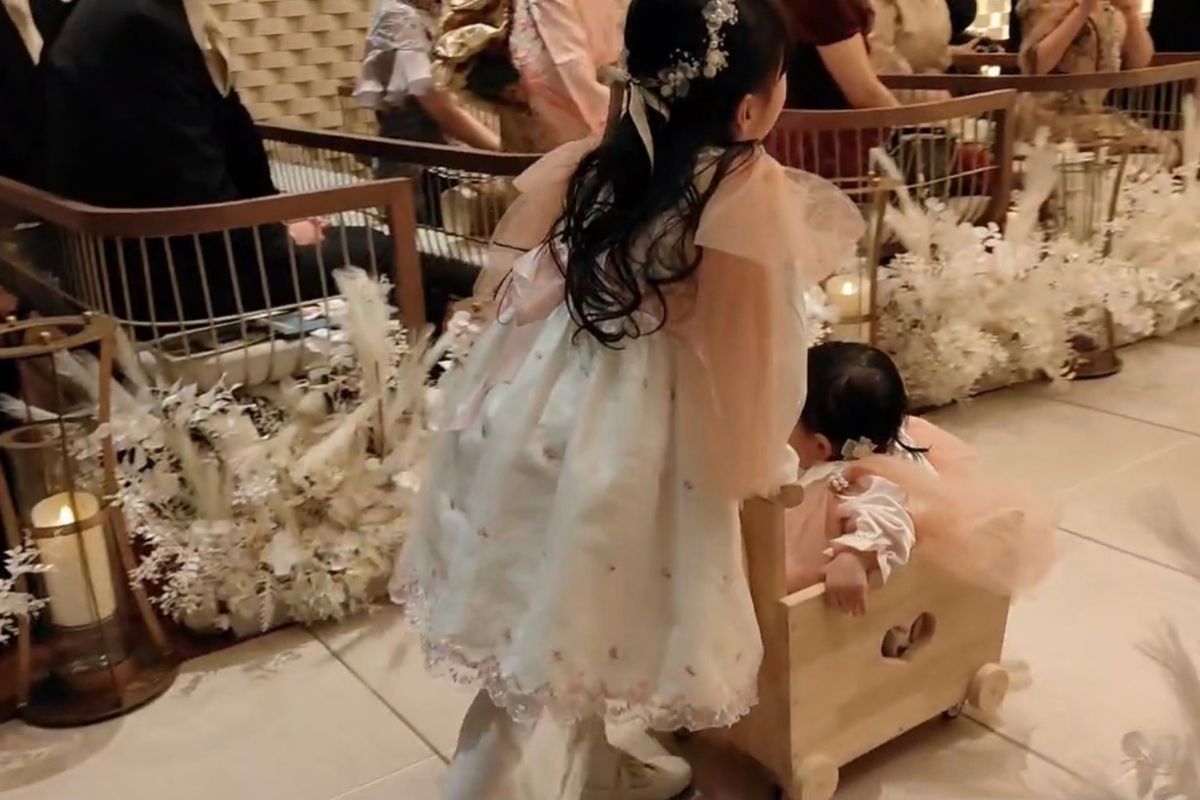 チャペルでの結婚式風景